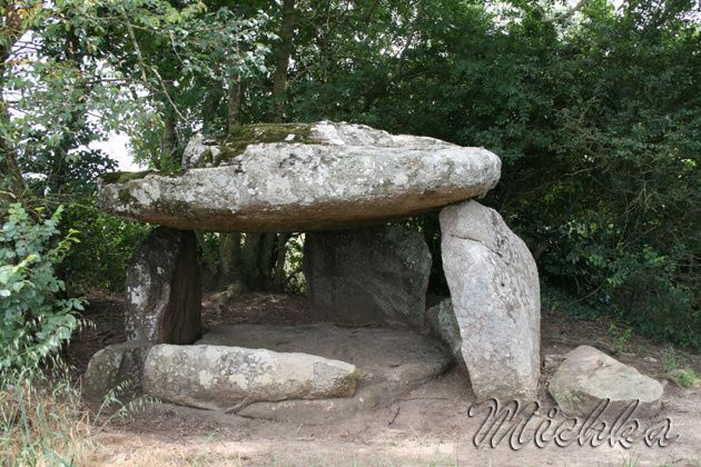 dolmens-savatadole--1-.jpg
