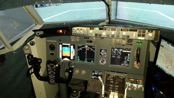 cockpit02