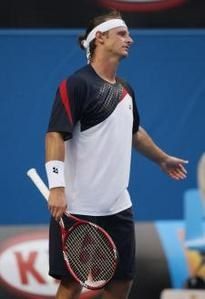 david nalbandian pendant son match face à Yen-hsun Lu au 2ème tour de l'Open d'Australie. Nalbandian est battu en 5 sets par le taiwanais en 4 heures