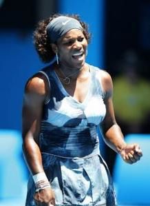 Open d'Australie : Serena Williams pendant son match du 1er tour face à Yuan Meng, qu'elle bat 6-3 6-2