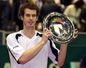 Andy Murray et son trophée au tournoi ABN Amro de Rotterdam, que le Britannique a remporté en battant Rafael Nadal en finale