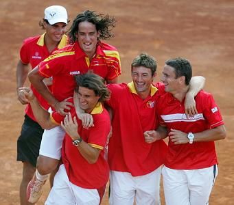 l'équipe espagnole de coupe davis, qui vient de battre en demi-finale l'équipe d'Israël 3-0 dès la 2ème journée. En finale, l'Espagne affrontera la République Tchèque, tombeuse de la Croatie. Finale en décembre en Espagne. l'équipe espagnole de coupe davis, qui vient de battre en demi-finale l'équipe d'Israël 3-0 dès la 2ème journée. En finale, l'Espagne affrontera la République Tchèque, tombeuse de la Croatie. Finale en décembre en Espagne.