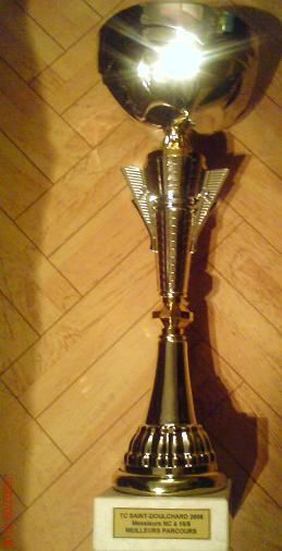 le trophée du meilleur parcours décerné à vincent nahal lors de son 1er tournoi au TC St-Doulchard dans le Cher