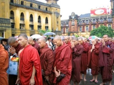 921044722-nouvelles-manifestations-de-moines-bouddhistes-au-myanmar.jpg