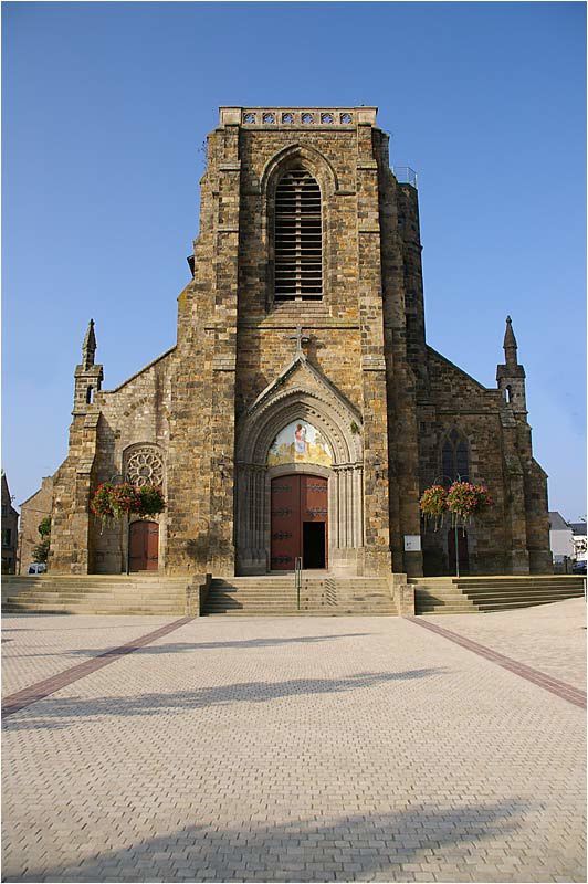 l'église de Pleurtuit n'a plus de clocher depuis 1941.