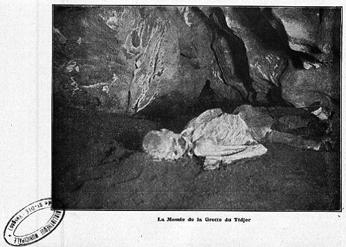 La-grotte-de-Tidjer-le-cadavre-8.jpg