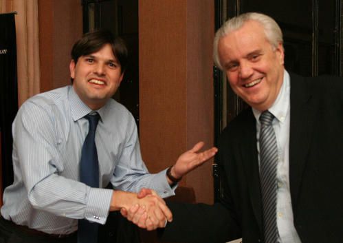 Damien-Daubenton-et-M.-Cuturi-responsable-de-M.-Bricolage-France.jpg