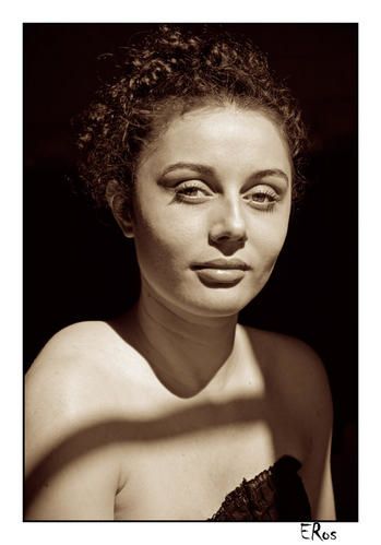 Elise-portrait-sepia-131.jpg