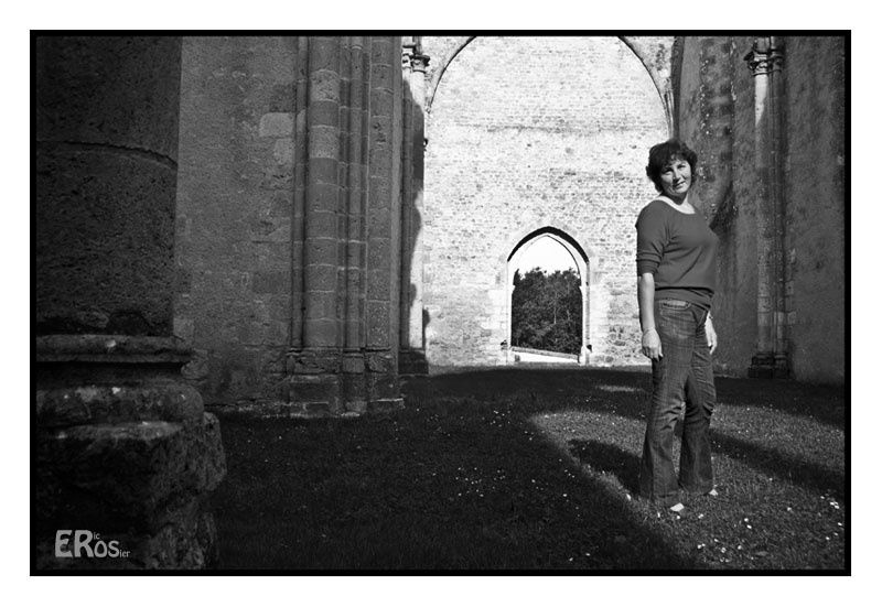 portrait-femme-eglise-yevre-loiret-2646.jpg
