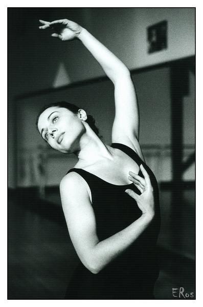 Elise-danse-tronc.jpg