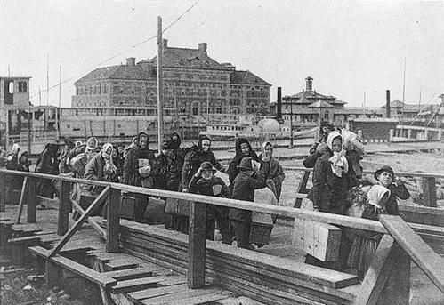 Ellis-Island-immigrants-1.jpg