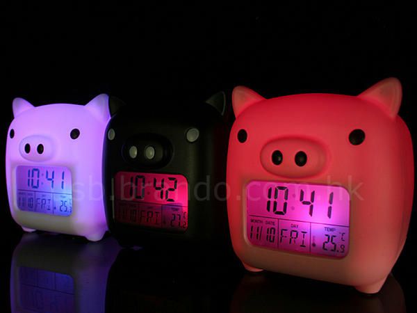 Gadgets technologiques sur le thème du cochon, réalisés à Hong Kong par la marque Brando