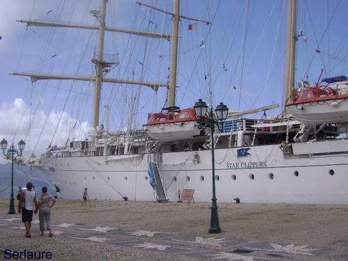 star-flyer-au-quai-d-uturoa.jpg