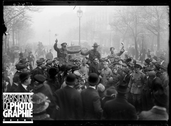 Guerre 14-18 - 24 - Paris fête le 11 novembre 1918
