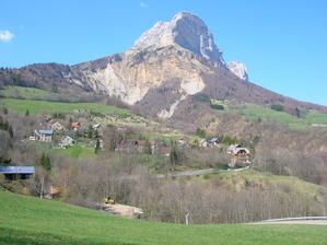 Dent-de-Crolles-depuis-Saint-Pancrasse.jpg