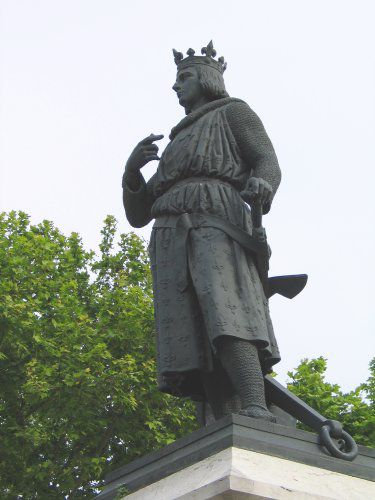 saint-louis-statue.jpg