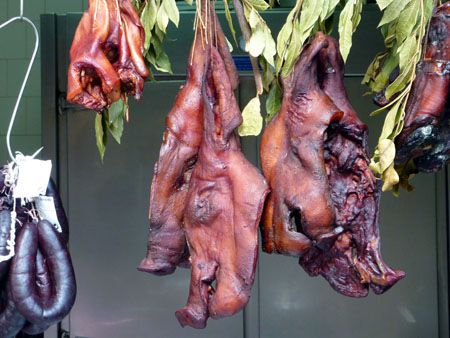 3 Têtes de cochon au marché Bolhão