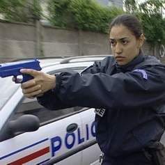Femme de l est parlant francais