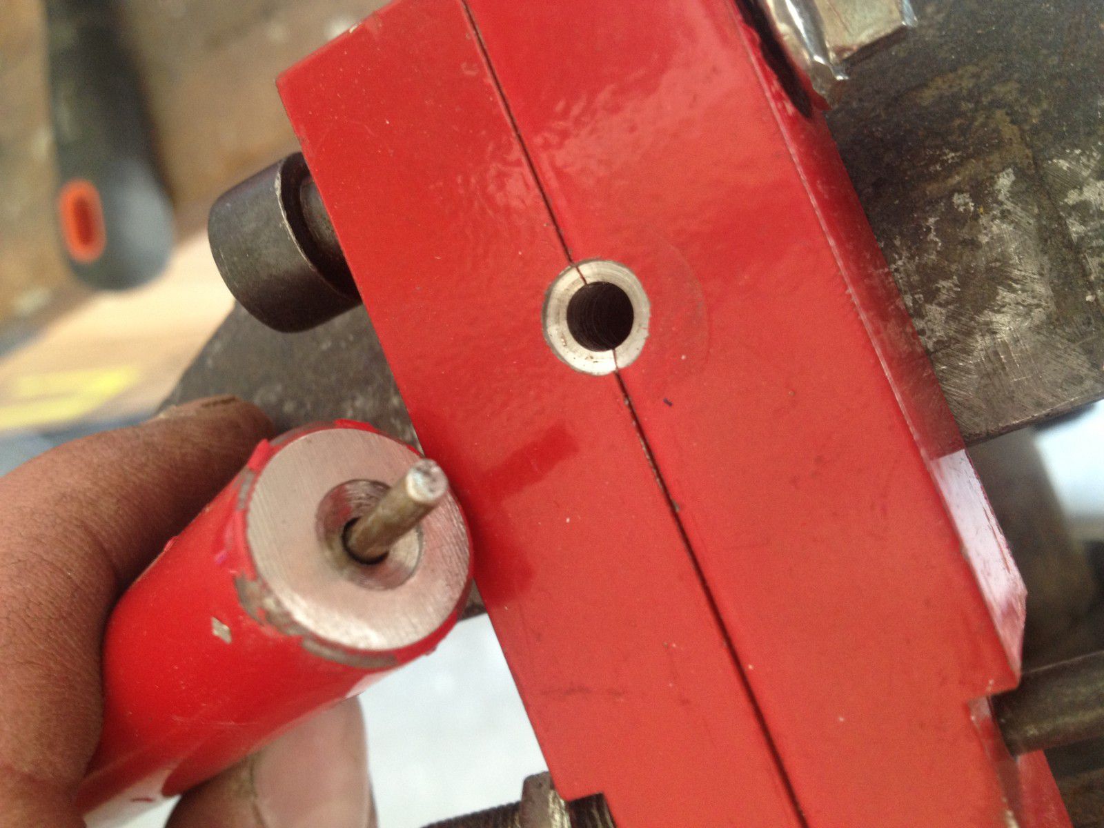 fabrication d'un outil pour les tuyauteries ou canalisations de frein -  AUSTIN MINI HERITAGE