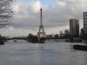 Tour-Eiffel--du--pont-Mirabeau.JPG