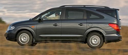 Ssangyong-Rodius-1.jpg