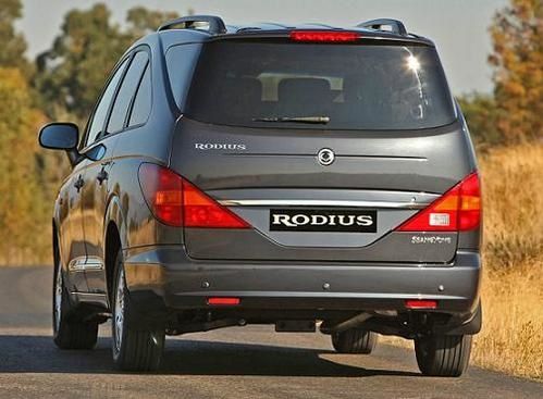 Ssangyong-Rodius-2.jpg