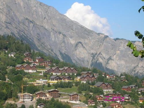une vue sur Ovronnaz et Thermalp