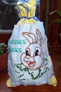 Lapin-Joyeuses-P-ques-par-Romain--en-sac-.JPG