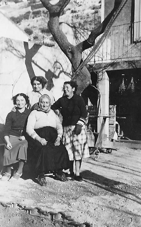 Linda Munarini et ses 3 fille, 1942-43