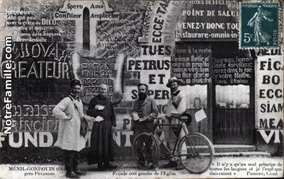 cartes-postales-photos-Facade-cote-gauche-de-l-Eglise-MENIL.jpg