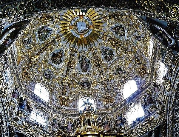 Puebla-chapelle-du-Rosaire-plafond-coupole--2-.jpg