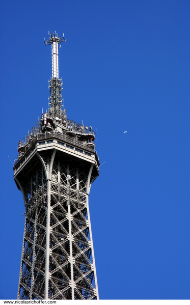 AVION.TOUR.EIFFEL.0663.png
