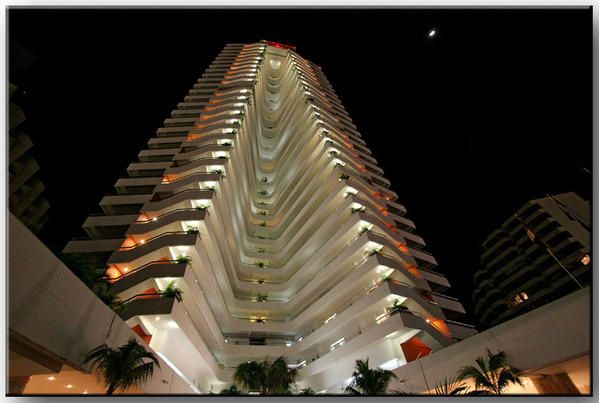 2416-img-4141-Acapulco-by-night-72.jpg