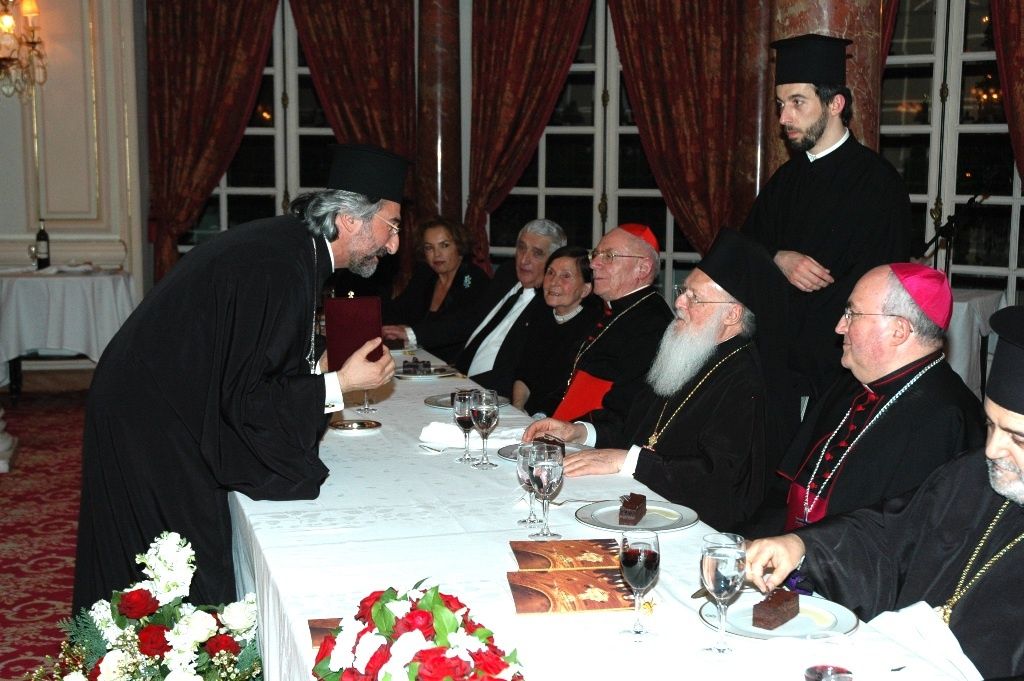 030310 ΣΤΟ ΔΕΙΠΝΟ
