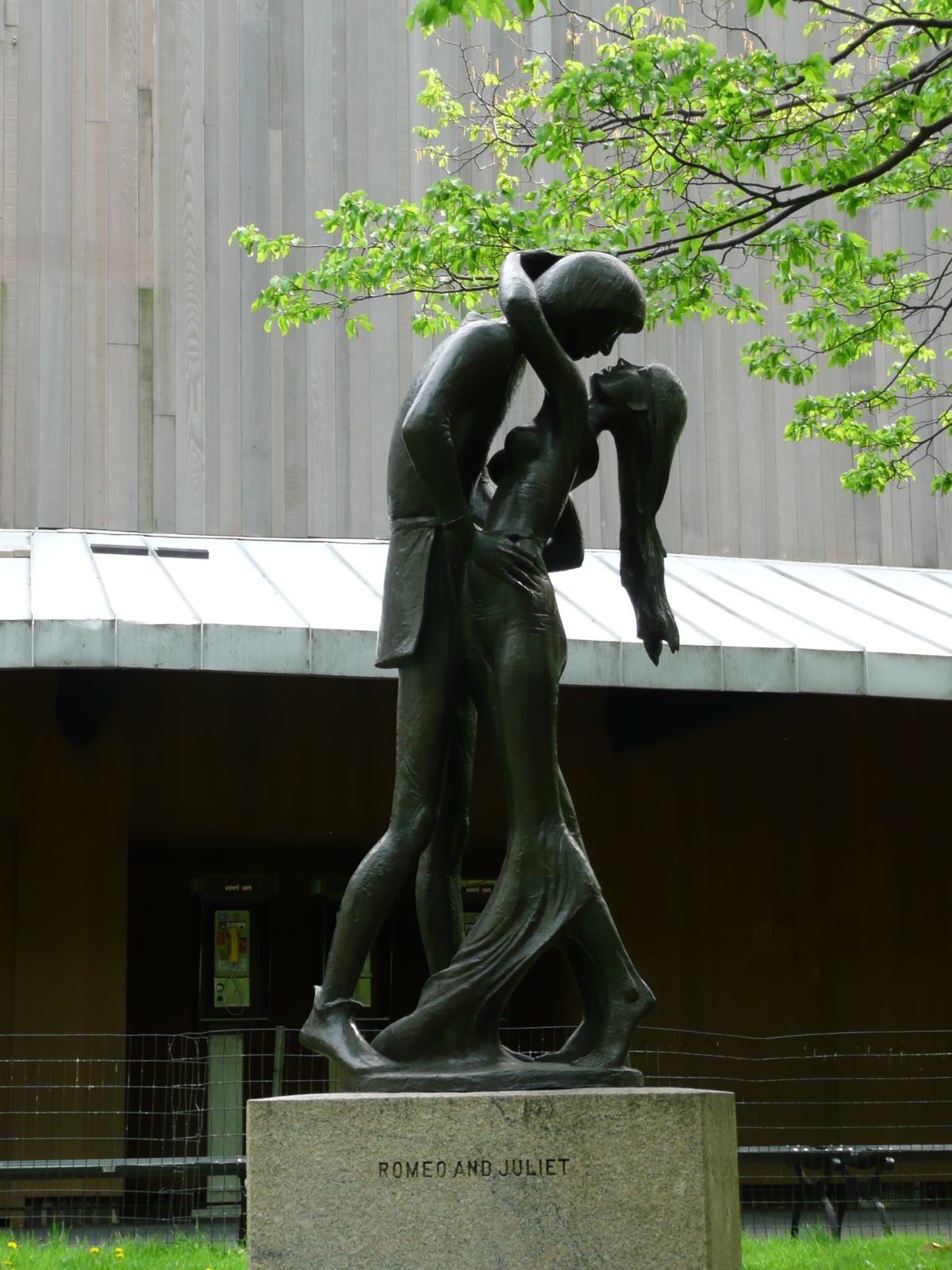 Central-Park---statue-rom-o---Juliet.jpg