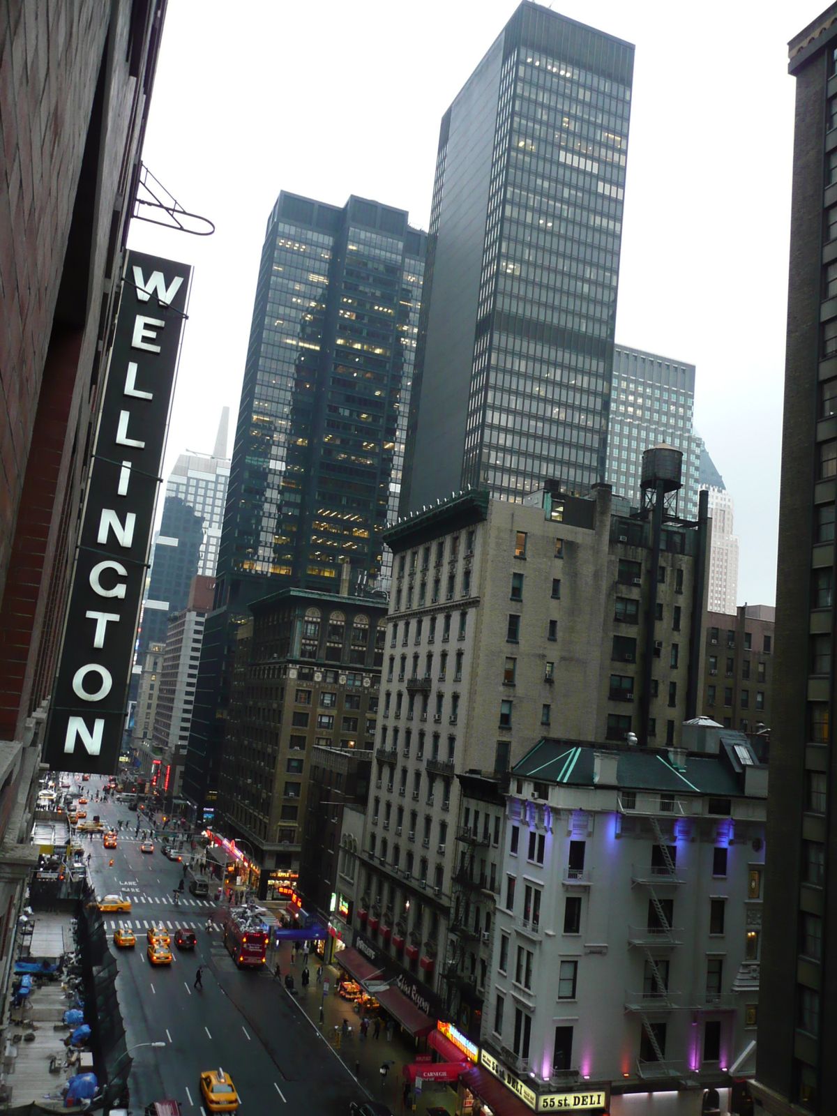 Hotel-Wellington---vue-vers-Time-Square.