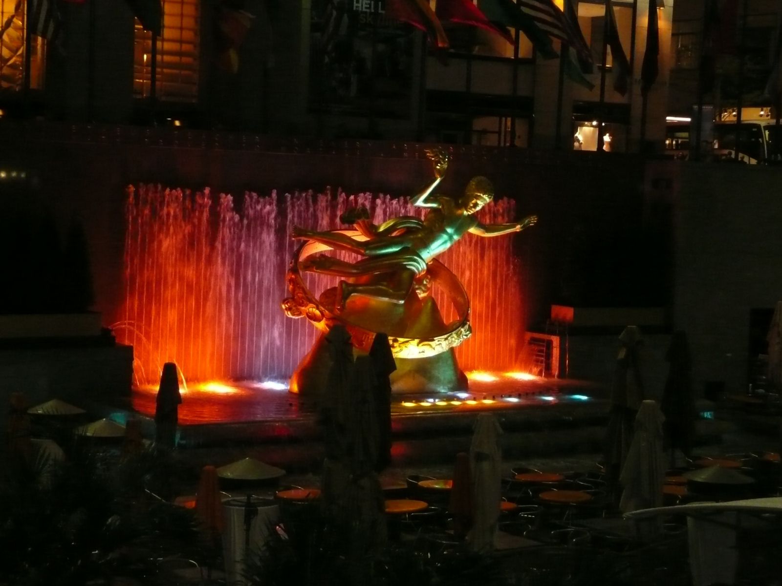 Rockfeller-Center---statue-apollon-by-ni