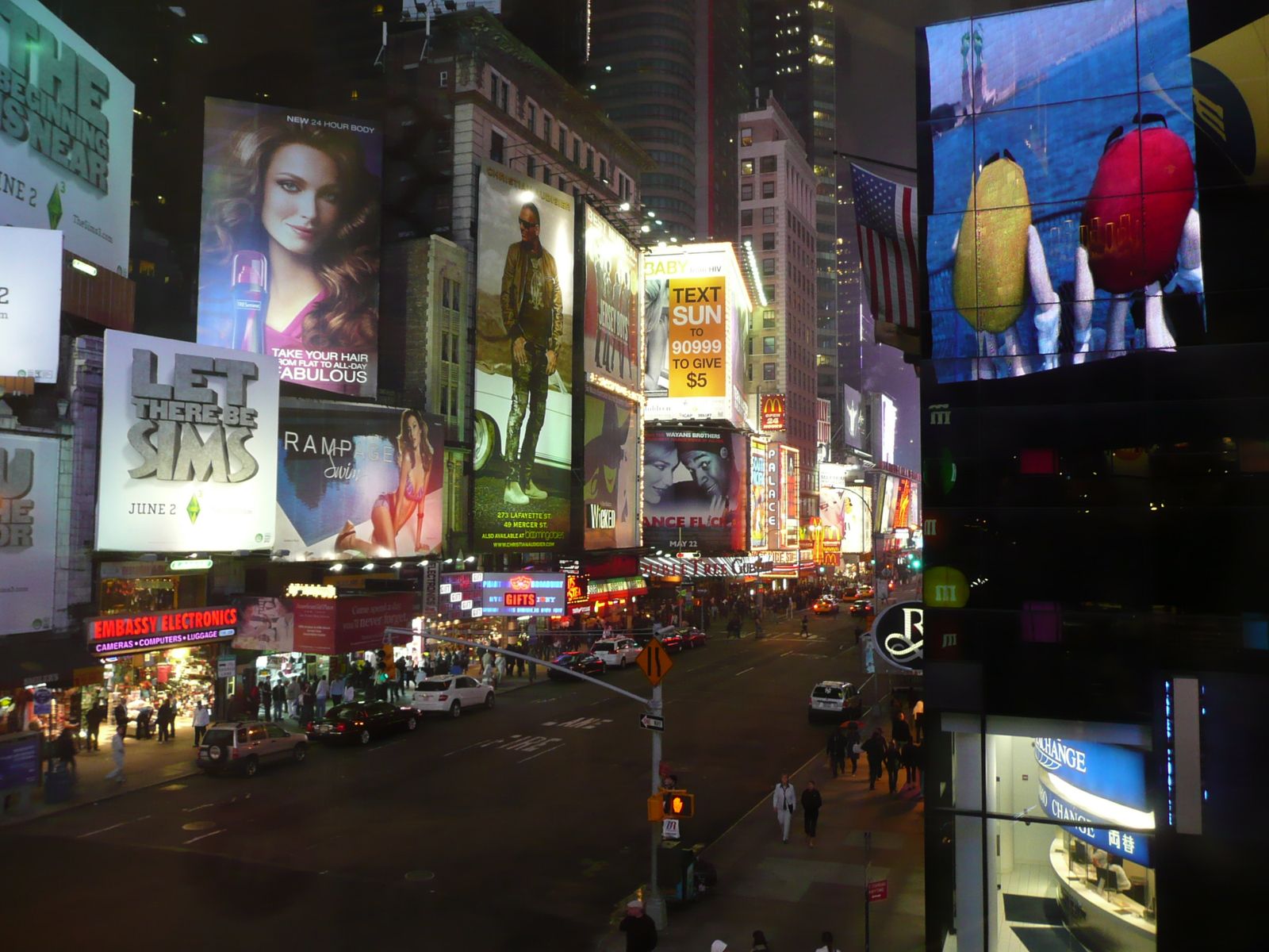 time-Square-vu-du-M-M-s-store.jpg