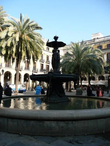 Barri-Gotic---Pla-a-Reial---fontaine--2-