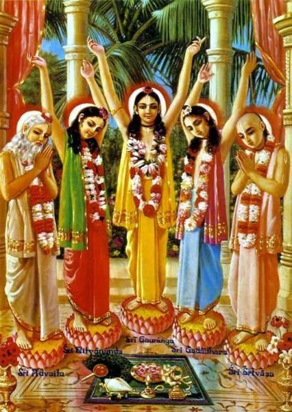 Le Pancha-tattva : Sri Caitanya Mahaprabhu (au centre), Sri Nityananda (à Sa droite), Sri Advaita (à la barbe blanche), Gadadhara (à Sa gauche) et Srivasa (les mains jointes)