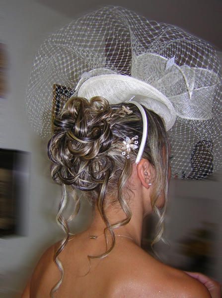 coiffure mariage avec un chapeau