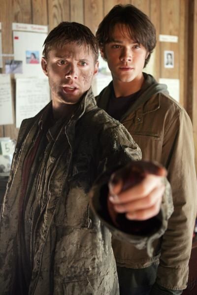 Supernatural Saison 1 Episode 1 SUPERNATURAL - SAISON 1 - EPISODE 1 - LA DAME BLANCHE (SERIE PREMIERE