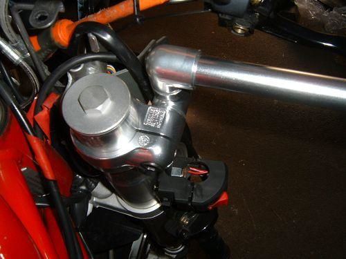 Ducati mostro - Installation de guidons bracelets - Bloglila