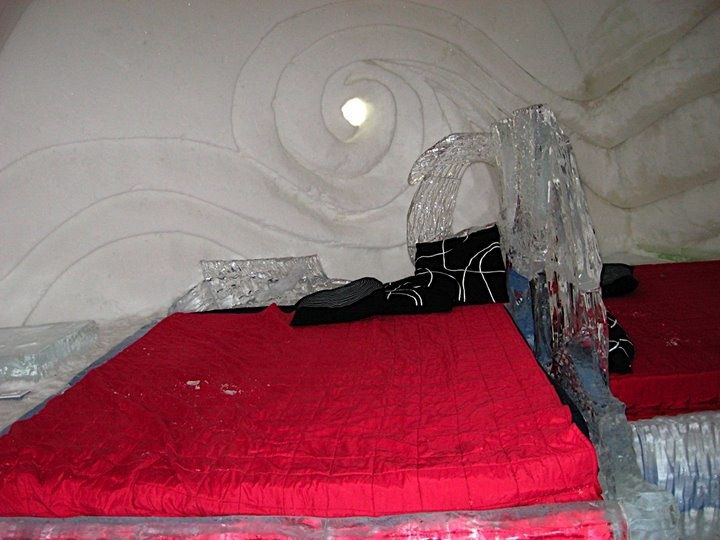 Une suite... on voit ici clairement le trou d'aération dans le mur