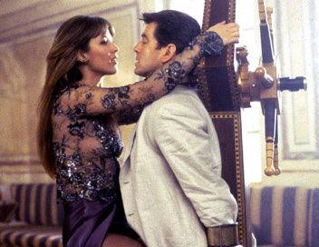 James-Bond-Le-monde-ne-suffit-pas-Brosnan-Marceau-BlogOuver.jpg