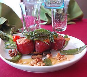 Tournedos de Saint-Jacques sur viande des Grisons, émulsion d'agrumes aux fruits secs et légumes printaniers