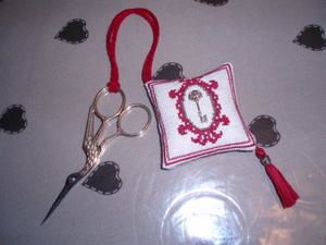 Coussin-Ciseaux-Maman-Mars2008.JPG