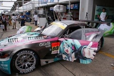 Studie-GLAD-BMW-Z4-Hatsune-Miku-Itasha3.jpg
