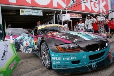 Studie-GLAD-BMW-Z4-Hatsune-Miku-Itasha4.jpg