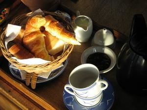 plateau_croissants_tasses_ect-1.jpg